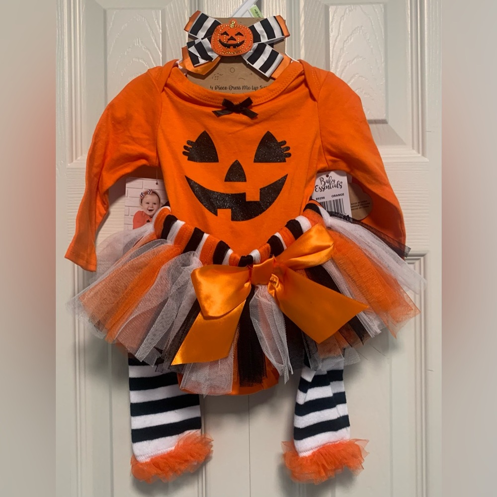 NWT Baby Girl  4 Piece Pumpkin Tutu Halloween Costume size 3 Months